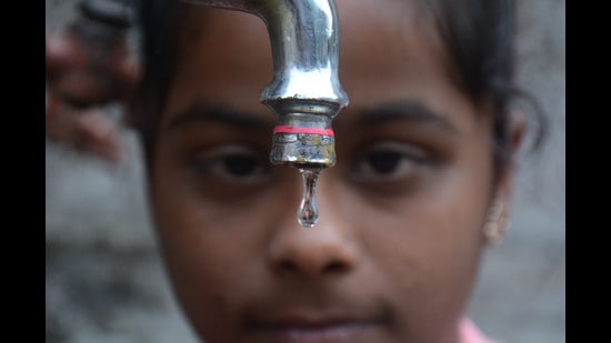 To address the water woes in 27 villages in Kalyan and Dombivli, KDMC has planned to install GPS in water tankers, set up water tanks, tanker-filling points and increase the frequency of tankers. (HT FILE PHOTO)