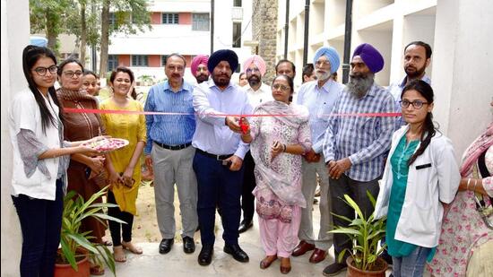GHG Khalsa Colleges president Manjit Singh Gill andSardar Kartar Singh Sarabha Charitable Trust, Sarabha, chairperson Paramjeet Kaur Pandher innuagurating the dental clinic. (HT Photo)