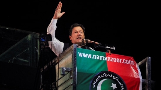 Ousted Pakistani Prime Minister Imran Khan gestures as he addresses supporters during a rally, in Lahore, Pakistan April 21, 2022. REUTERS/Mohsin Raza(REUTERS)