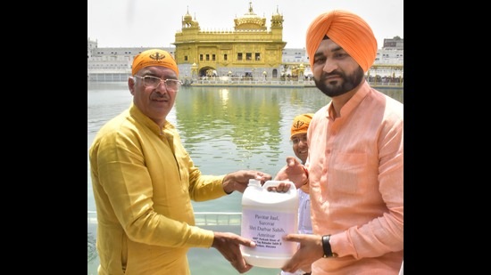 Ahead of the event, a team of the Haryana government visited Amritsar to bring the holy water of the Golden Temple sarovar for the event. (HT Photo)