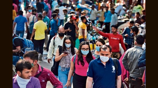 Wearing masks has been made mandatory again in Delhi amid rising Covid-19 cases. (Photo: Raj K Raj/HT)