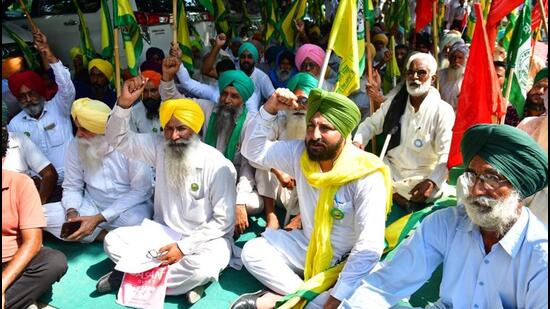 A section of farmer unions has threatened to start an agitation against the Punjab government if any farmer is arrested for defaulting on their loans. (Representative photo/HT)