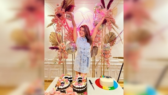 Urvashi Rautela commented saying, "So cute my goddess 😍❤️ love you moreeeee JF."(Instagram/@jacquelinef143)