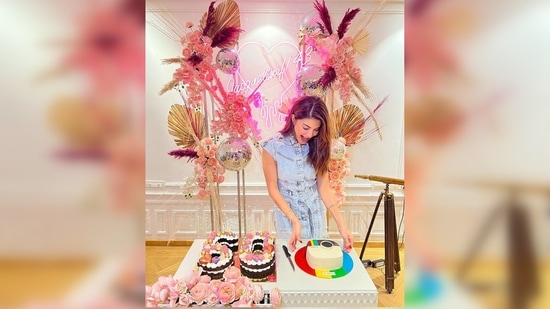 Jacqueline Fernandez captioned her post, "We are a family of 60 million Thankyou for being with me through this journey 🤍 #jf."(Instagram/@jacquelinef143)