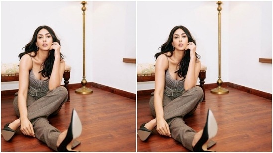 In classic black stilettos from Zara and golden earrings from the house of Anmol Jewellers, Mrunal accessorised her look to perfection.(Instagram/@mrunalthakur)
