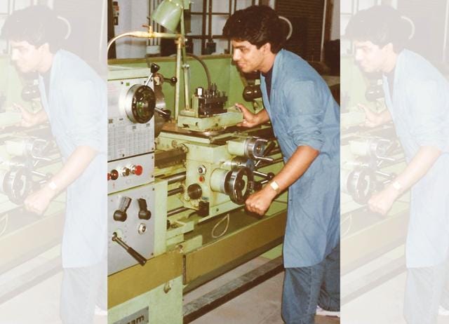 Operating a lathe machine during a college workshop Operating a lathe machine during a college workshop