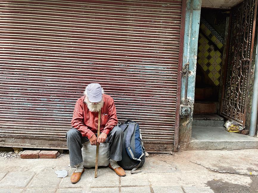 Fakkar Baba and his long walks through NCR.