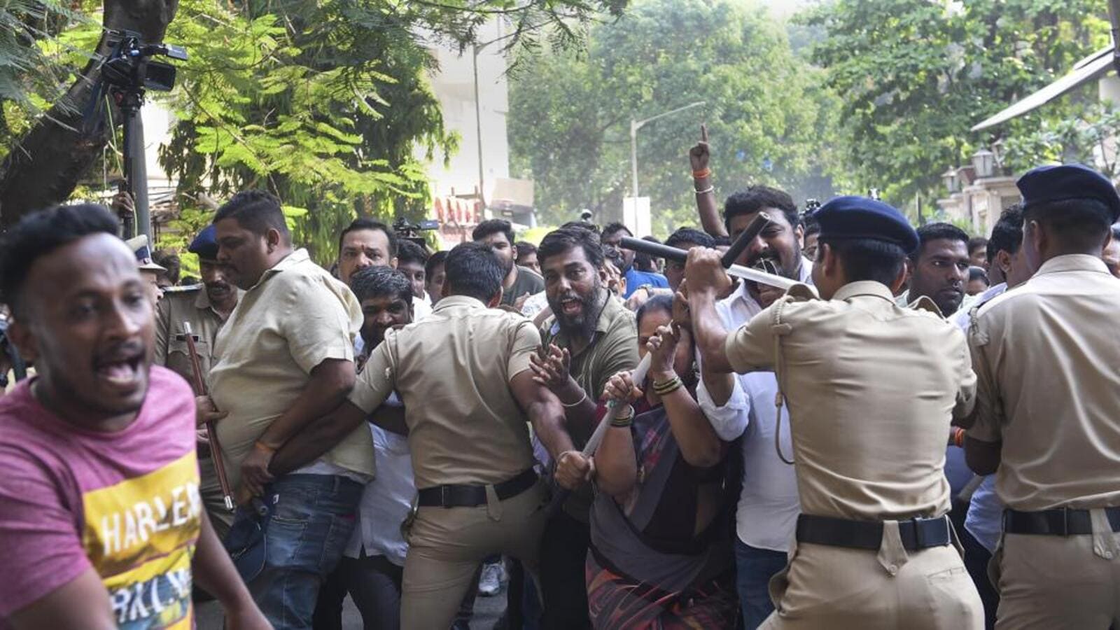 Hanuman Chalisa row: Shiv Sainiks protest outside the residence of Rana couple