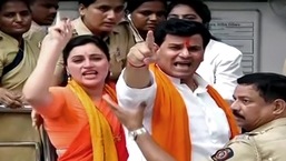 Khar Police arrest Independent MP from Amravati Navneet Rana and MLA Ravi Rana after their announcement of reciting the 'Hanuman Chalisa' outside 'Matoshree', in Mumbai on April 23, 2022