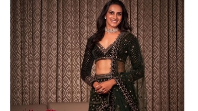 PV Sindhu's sizzling ethnic look in ₹1 lakh deep green lehenga makes jaws drop (Instagram/pvsindhu1) PV Sindhu's sizzling ethnic look in ₹1 lakh deep green lehenga makes jaws drop (Instagram/pvsindhu1)