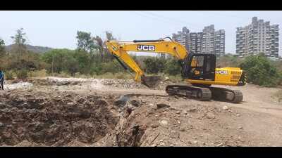 Excavation work is underway along the flood lines of Ram Nadi. (HT PHOTO)