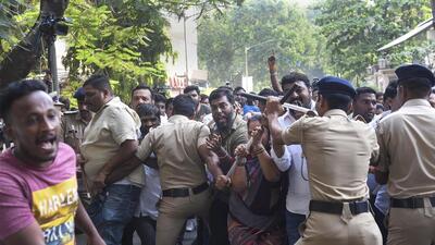 Shiv Sainiks gathered in large numbers outside chief minister Uddhav Thackeray’s bungalow, Matoshree, as well as the residence of the Rana couple at Khar. (PTI) Shiv Sainiks gathered in large numbers outside chief minister Uddhav Thackeray’s bungalow, Matoshree, as well as the residence of the Rana couple at Khar. (PTI)