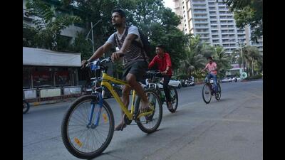 Kalyan Dombivli Municipal Corporation is planning to provide more cycle tracks in the twin cities to promote cycling. (PRAFUL GANGURDE/HT PHOTO)