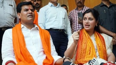 Independent Lok Sabha MP from Amravati Navneet Kaur Rana and her husband and Independent MLA from Badnera Ravi Rana at a press conference in Mumbai. (ANI Photo) Independent Lok Sabha MP from Amravati Navneet Kaur Rana and her husband and Independent MLA from Badnera Ravi Rana at a press conference in Mumbai. (ANI Photo)