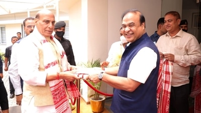 Defense minister Rajnath Singh and Assam chief minister Himanta Biswa Sarma.&nbsp; (Twitter/ Himanta Biswa Sarma)