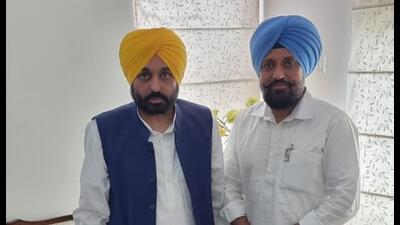 Ludhiana East MLA Daljit Singh Grewal Bhola with Punjab CM Bhagwant Mann in Chandigarh. (HT PHOTO)