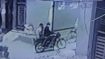 Two miscreants robbed ₹84,000 at gunpoint from a money transfer and mobile recharge shop in Ludhiana in broad daylight. (HT Photo) Two miscreants robbed ₹84,000 at gunpoint from a money transfer and mobile recharge shop in Ludhiana in broad daylight. (HT Photo)