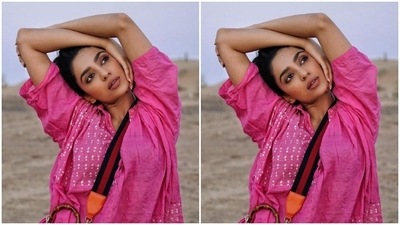 In an orange sling bag from Gucci, Sobhita aptly accessorised her summer look. (Instagram/@sobhitad)