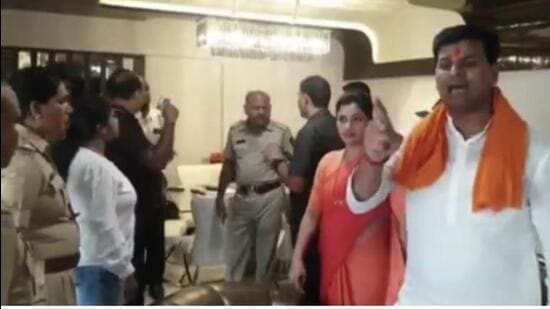 However, the independent MLA Ravi Rana and his wife and Amravati MP Navneet Kaur Rana, had called off their plan to chant Hanuman Chalisa in front of Matoshree, the family residence of chief minister Uddhav Thackeray (HT Photo)