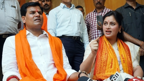 Independent Lok Sabha MP from Amravati Navneet Kaur Rana and her husband and Independent MLA from Badnera Ravi Rana at a press conference in Mumbai.(ANI Photo)