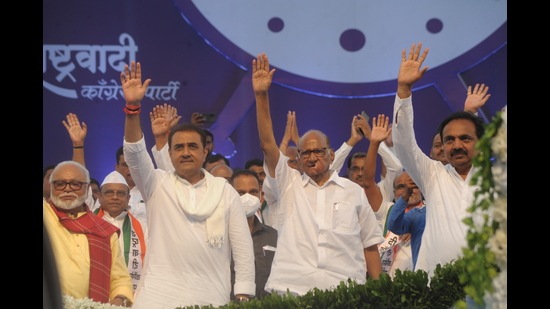 Sharad Pawar at the Nationalist Congress Party (NCP) rally in Kolhapur on Saturday. (Uday Deolekar/HT PHOTO)