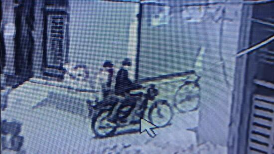 Two miscreants robbed ₹84,000 at gunpoint from a money transfer and mobile recharge shop in Ludhiana in broad daylight. (HT Photo)