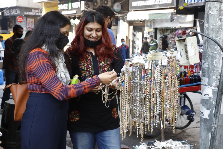 Kamla Nagar, the shopping haven, will never disappoint you. It has something for everyone. (Photo: Shantanu Bhattacharya/HT)