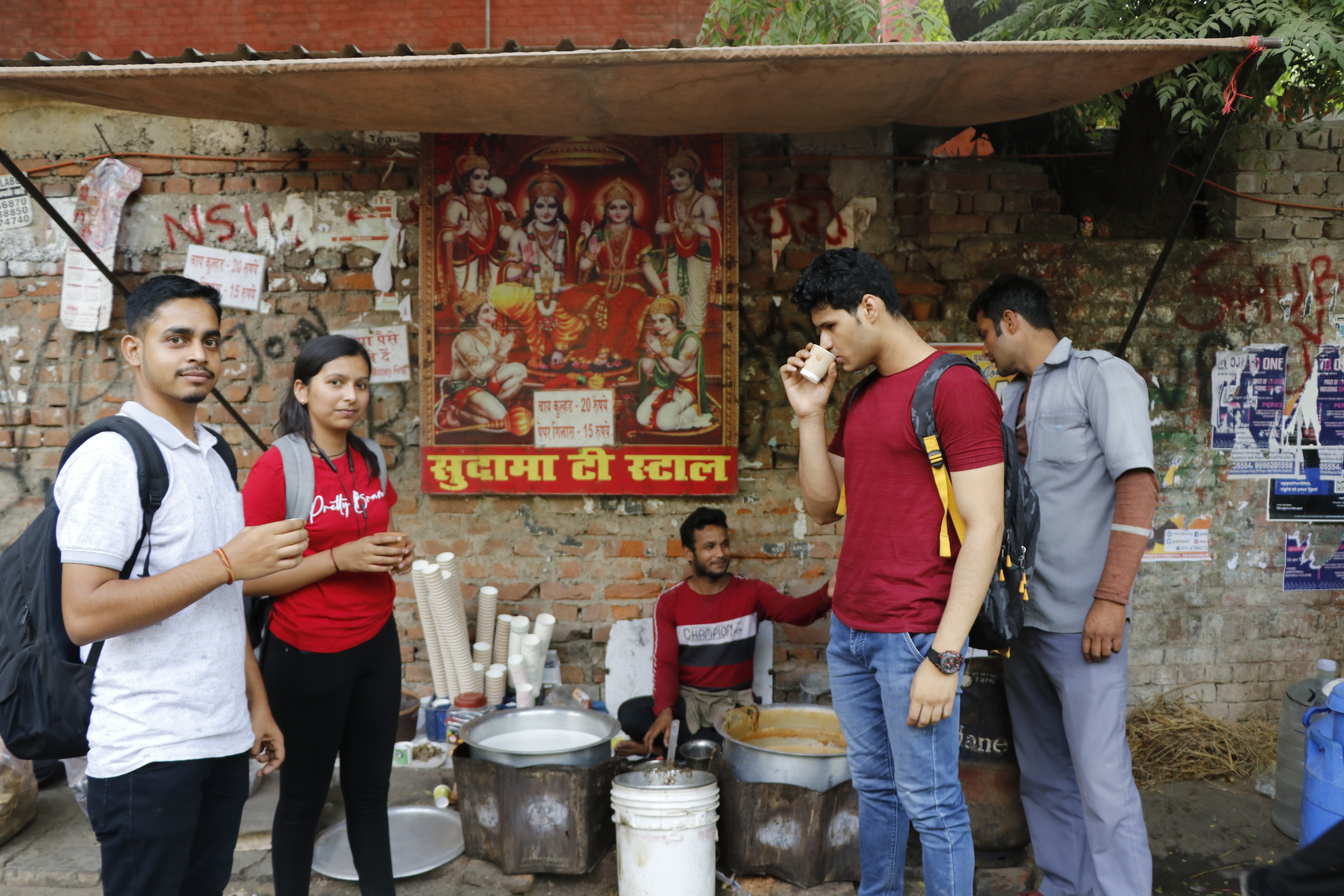 Students sipping on hot cuppa at Sudama’s tea stall. It is one of the iconic tea stall of North Campus and don’t forget to try the special kulhad wali chai. (Photo: Dhruv Sethi/HT)