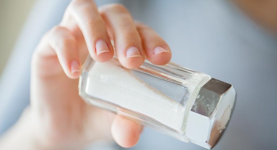 Most people consume too much table salt. Why we should find a healthy balance — and how we can achieve that.(Lev Dolgachov/Colourbox)