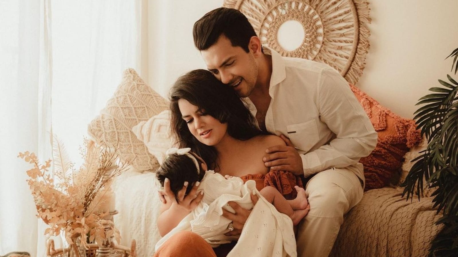 Aditya Narayan posts first family pic with wife Shweta Agarwal and daughter Tvisha: 'Our little bundle of joy'