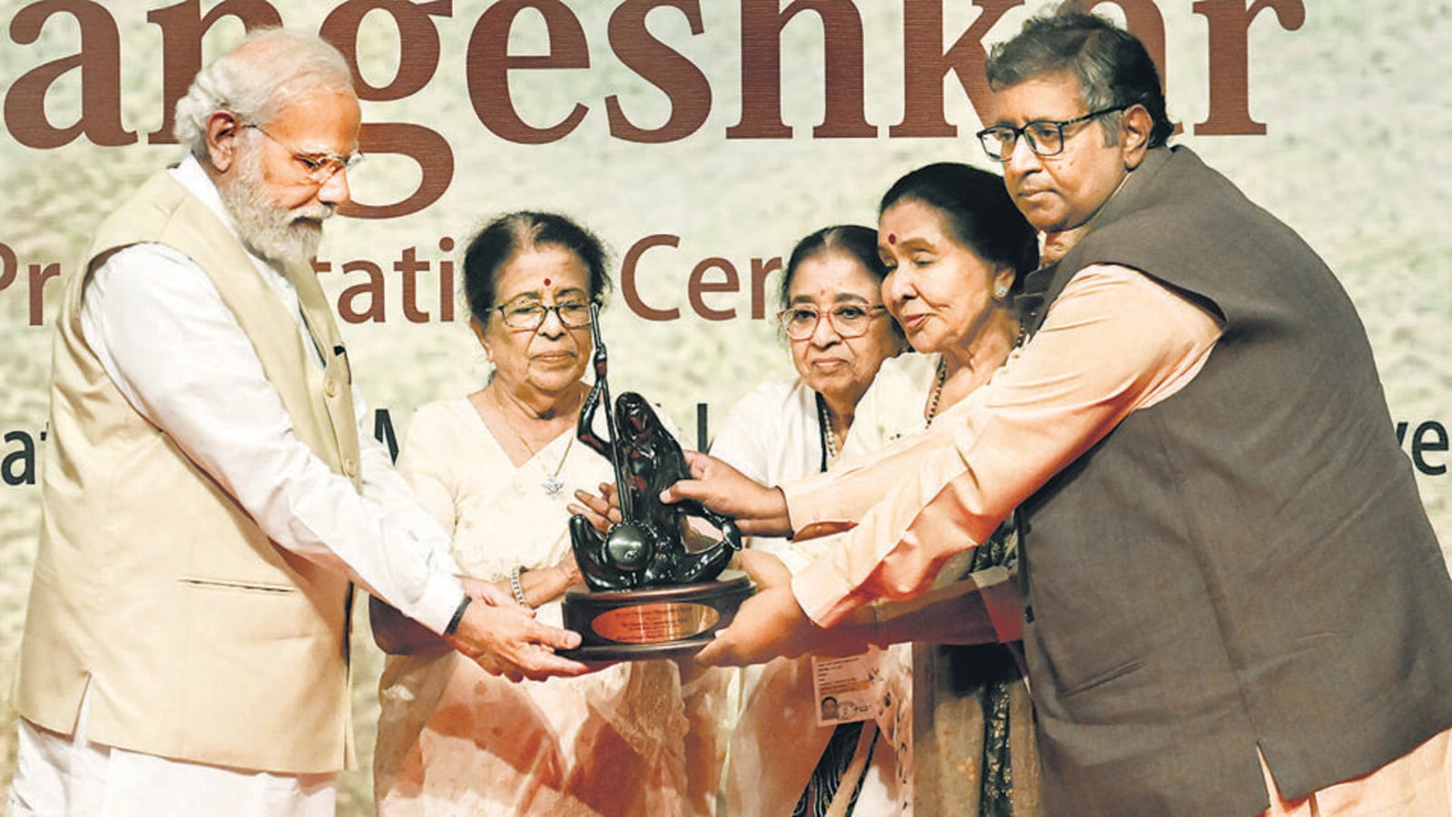 CM skips Modi award as BJP-Sena tussle worsens