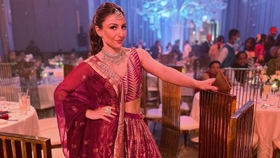 Soha Ali Khan channels inner Pataudi princess, slays ₹1.7 lakh jamuni lehenga (Instagram/sakpataudi) Soha Ali Khan channels inner Pataudi princess, slays ₹1.7 lakh jamuni lehenga (Instagram/sakpataudi)