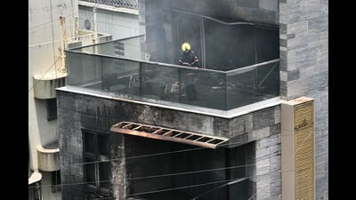 Mumbai, India - April 21, 2022: Fire-fighting operation underway after a Level-2 fire broke out with no casualties on the fourth floor of a ground-plus-seven storey Notan Villa Building, Khar (West), in Mumbai, India, on Thursday, April 21, 2022. (Photo by Satish Bate/Hindustan Times) (Satish Bate/HT PHOTO) Mumbai, India - April 21, 2022: Fire-fighting operation underway after a Level-2 fire broke out with no casualties on the fourth floor of a ground-plus-seven storey Notan Villa Building, Khar (West), in Mumbai, India, on Thursday, April 21, 2022. (Photo by Satish Bate/Hindustan Times) (Satish Bate/HT PHOTO)