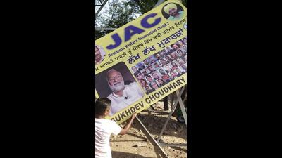 A penalty of  ₹31,294 was imposed on the AAP supporter for the illegal hoardings. (HT Photo)