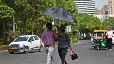 New Delhi, India - April 24, 2022: Pedestrians on a hot summer day at Connaught Place in New Delhi, India, on Sunday, April 24, 2022. (Photo by Amal KS/Hindustan Times) (Hindustan Times)