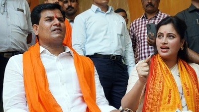 Independent Lok Sabha MP from Amravati Navneet Kaur Rana and her husband and Independent MLA. (ANI Photo) (Deepak Salvi)