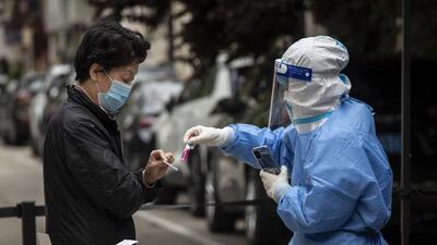 Residents take part in a round of Covid-19 testing during a lockdown in Shanghai, China, on Sunday. (Bloomberg) Residents take part in a round of Covid-19 testing during a lockdown in Shanghai, China, on Sunday. (Bloomberg)