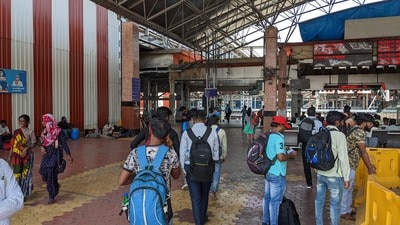 The Pune railway division has sent out notices to 64 illegal encroachments on railway land near the Talegaon railway station. (HT FILE PHOTO)