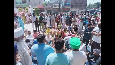 Residents protesting against the demolition drive in Chandigarh’s Khuda Lahora area on Sunday. (HT Photo) Residents protesting against the demolition drive in Chandigarh’s Khuda Lahora area on Sunday. (HT Photo)
