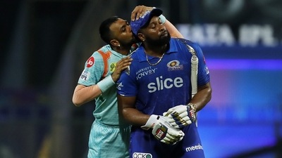 Fans witnessed an impressive duel between Krunal Pandya and Kieron Pollard (IPL) Fans witnessed an impressive duel between Krunal Pandya and Kieron Pollard (IPL)