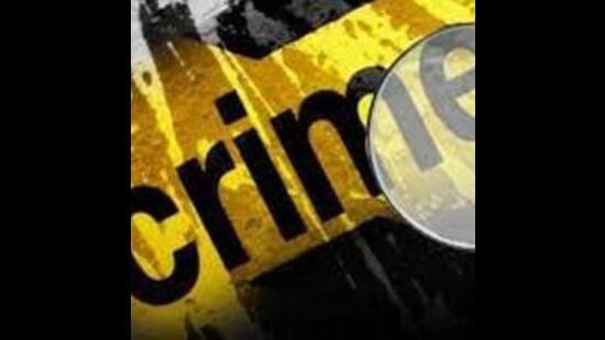 The police said victim Rajiv Grewal, a money changer in Dhuri, was working at his shop when two people entered and pointed a pistol at him while the third one was waiting outside on his motorcycle. The miscreants took away 80,000 cash and his mobile phone. (HT Photo/ Representational image)