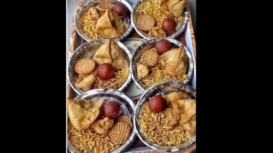 A screenshot of the photo shared by IAS officer Awanish Sharan that will make you nostalgic about the 90s. (@AwanishSharan/Twitter )