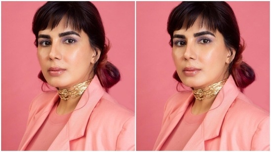 In pink top, pink cropped blazer and a pair of pink trousers, Kirti aced yet another formal look.(Instagram/@iamkirtikulhari)