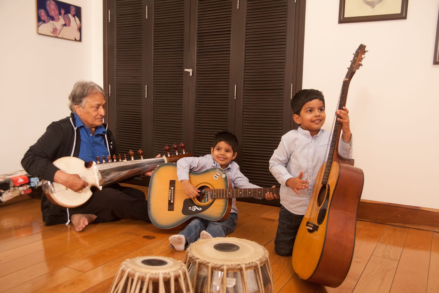 Ustad Amjad Ali Khan with Abeer and Zohaan Ustad Amjad Ali Khan with Abeer and Zohaan