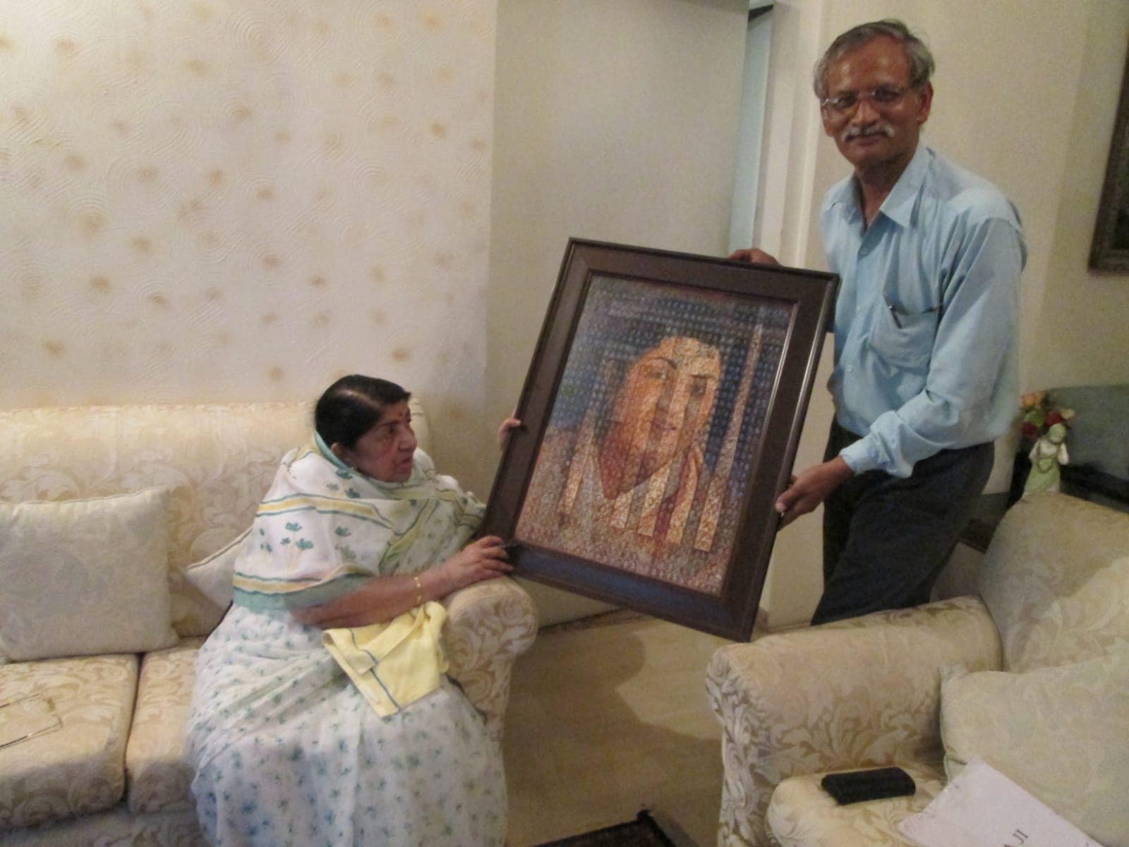 Artist Ramkripal Namdeo meets his idol Lata Mangeshkar