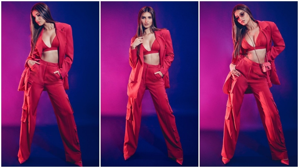 Tara Sutaria serves a smoking hot look for Heropanti 2 promotions. Tara Sutaria serves a smoking hot look for Heropanti 2 promotions. 