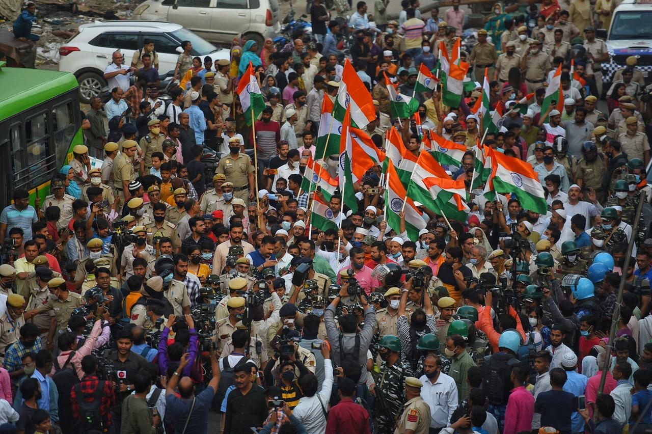 Tiranga Yatra in Jahangirpuri: People from two communities gathered at the yatra and appealed for peace and harmony in the region (Raj K Raj/HT Photo) Tiranga Yatra in Jahangirpuri: People from two communities gathered at the yatra and appealed for peace and harmony in the region (Raj K Raj/HT Photo)