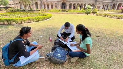 Students were seen preparing for upcoming exams on the SPPU campus on Monday. (HT PHOTO) Students were seen preparing for upcoming exams on the SPPU campus on Monday. (HT PHOTO)