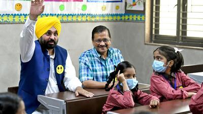 Punjab chief minister Bhagwant Mann and Delhi chief minister Arvind Kejriwal attending a class at a government school in the national capital on Monday. (ANI) Punjab chief minister Bhagwant Mann and Delhi chief minister Arvind Kejriwal attending a class at a government school in the national capital on Monday. (ANI)