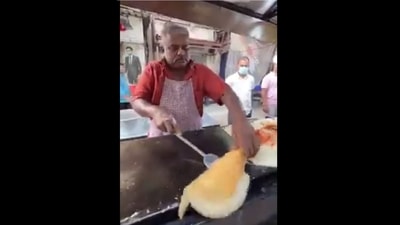 A screenshot of the video of a dosa seller that impressed Harsh Goenka. (@hvgoenka/Twitter) A screenshot of the video of a dosa seller that impressed Harsh Goenka. (@hvgoenka/Twitter)